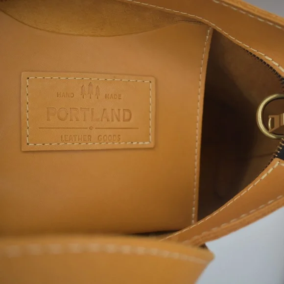 Portland Leather Customized Sunflower Medium Crossbody Tote NWOT - Picture 12 of 13